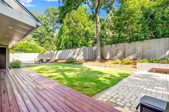 Building Photo - 235 Hillside Dr NW