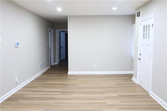 Building Photo - 1876 Sandtown Rd SW