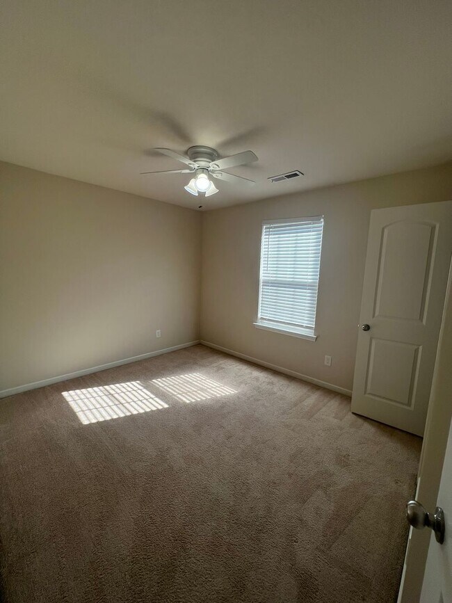 Building Photo - LAKE FOREST VILLAGE