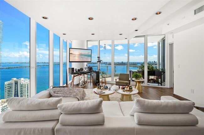 Building Photo - 2020 N Bayshore Dr