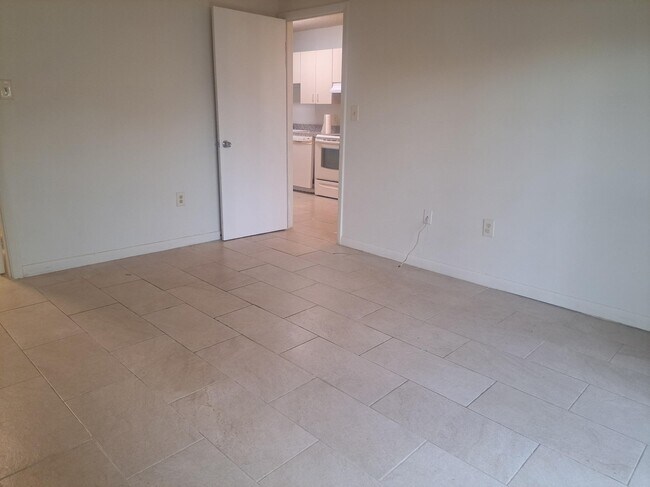 Building Photo - 2050 Oleander Blvd