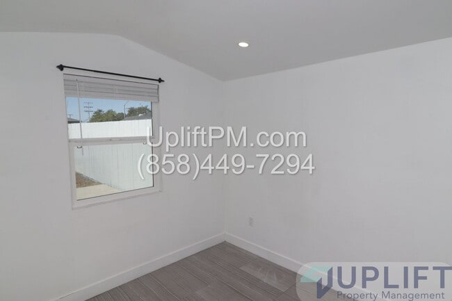 Building Photo - Modern Studio W/ patio