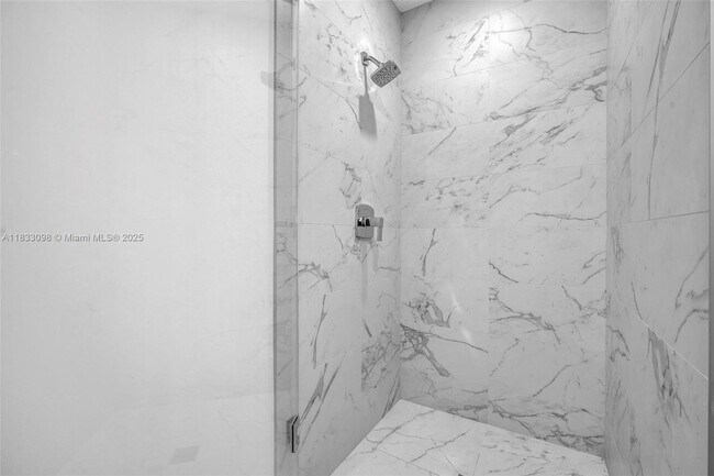 Building Photo - 17550 Collins Ave