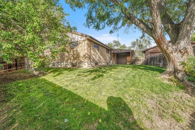 Building Photo - $2,595, 3-bed, 2-bath located in Denver.