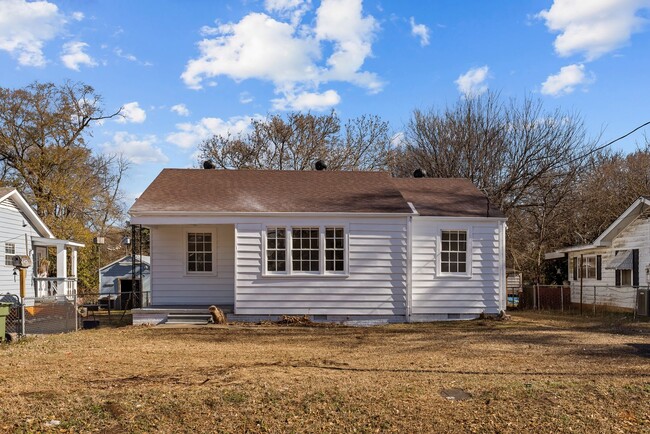 Building Photo - Beautiful 4 Bedroom 2 Bath Home Available ...