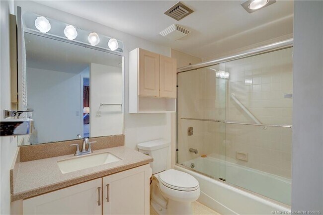 Building Photo - 5532 NE Gulfstream Way