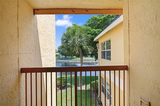 Building Photo - 7640 Westwood Dr