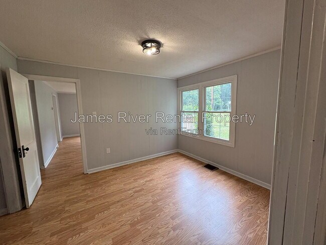 Building Photo - 1312 Laurel Ln