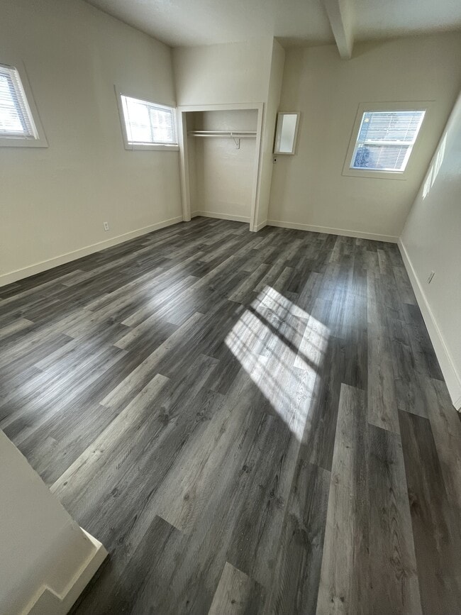 Building Photo - 1215 Whyler Rd