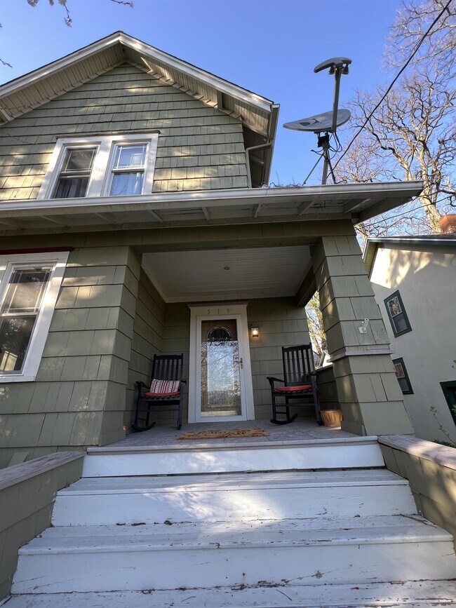 Building Photo - 519 School St