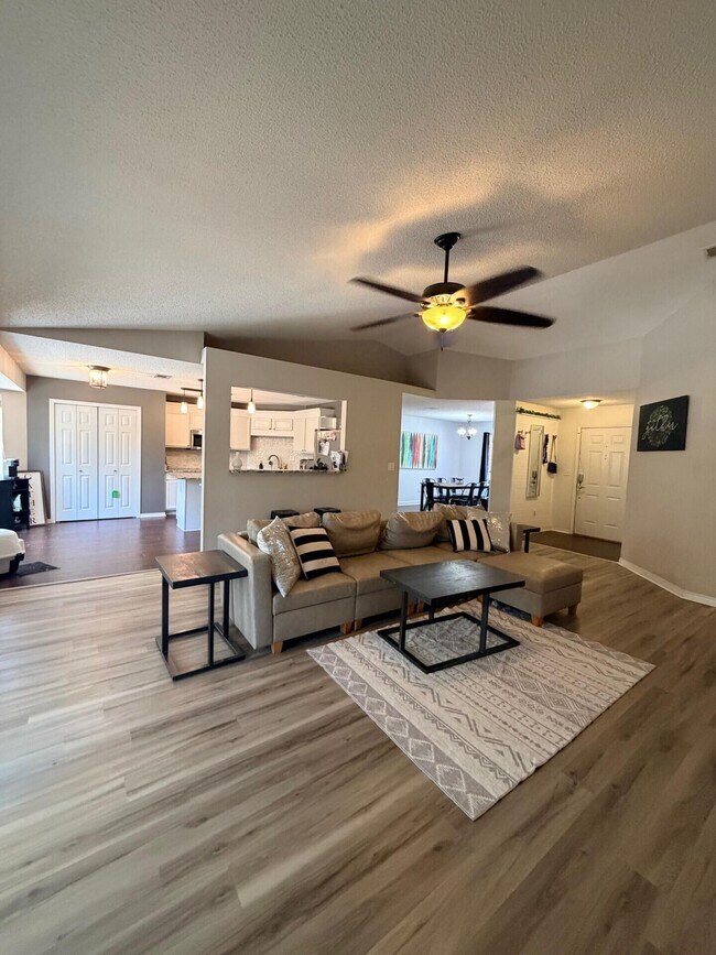 Building Photo - 205 Villacrest Dr