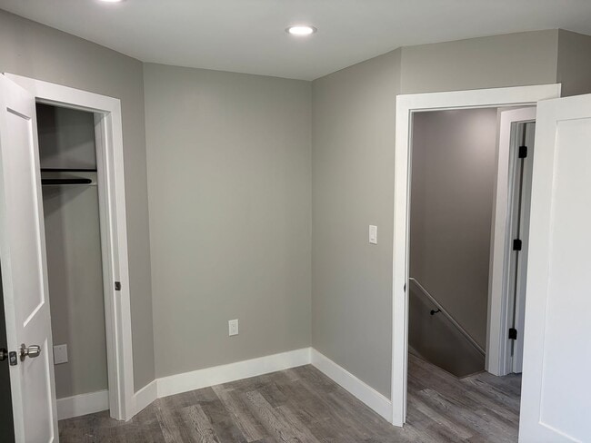 Building Photo - Fully Renovated 2 Bed 1 Bath Townhouse Style Row Home Now Available