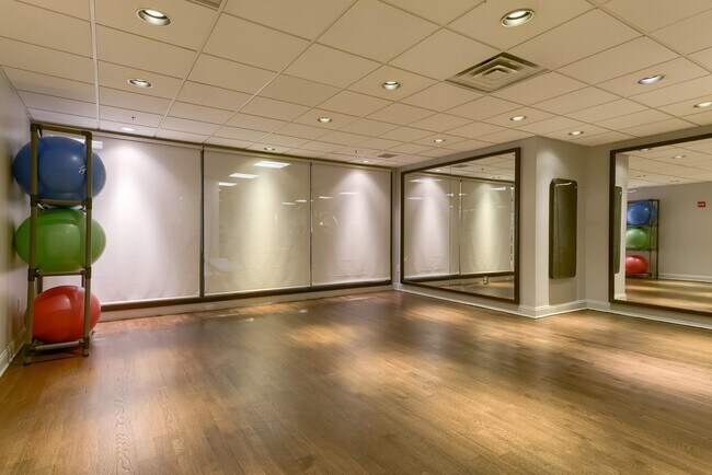 Building Photo - 102 Christopher Columbus Dr