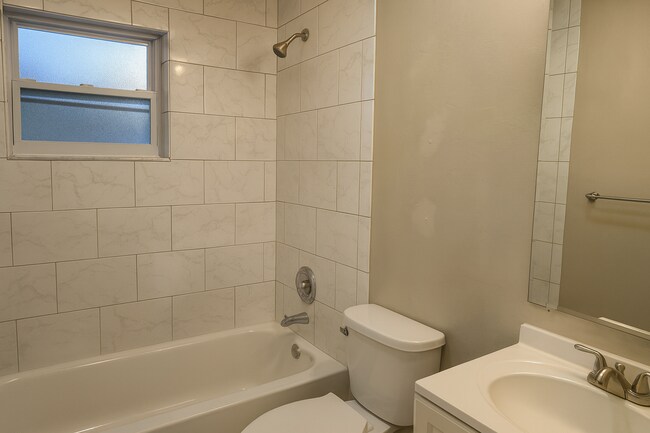 Building Photo - 257 Poe Ave