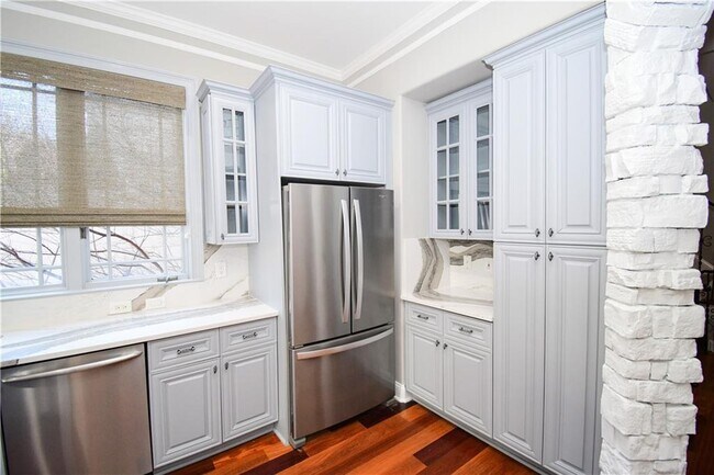 Building Photo - 4 Prichard Way NE