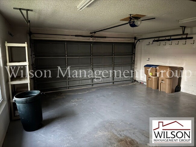 Building Photo - 1420 Flamingo Dr