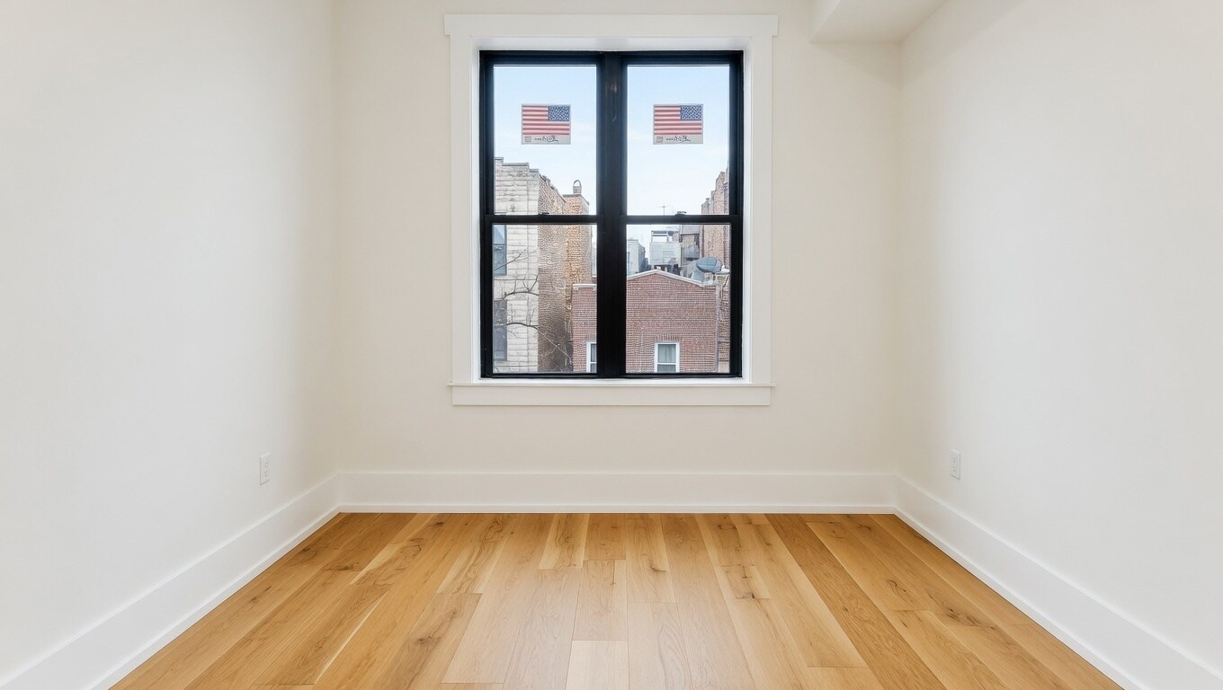 Building Photo - 944 N Damen Ave