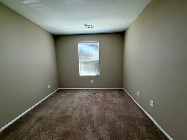 Building Photo - TWO STORY 3 BED 2.5 BATH HOME WITH SOLAR.
