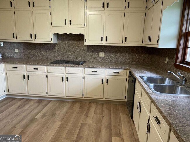 Building Photo - 119 Sawnee Dr