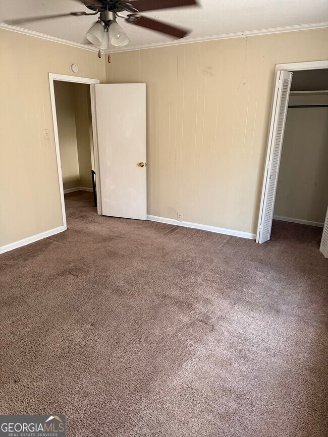 Building Photo - 1006 5th Ave