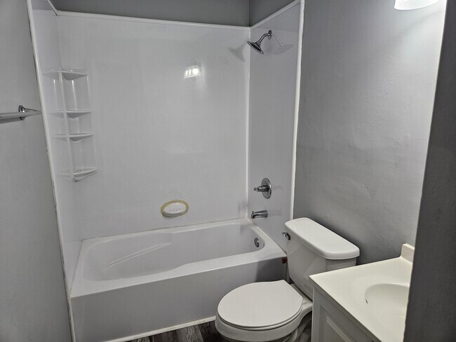 Building Photo - 6607 Amanda Cir