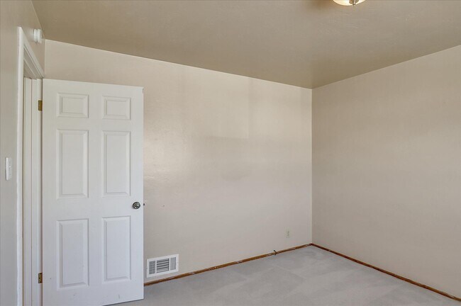 Building Photo - 1431 Niles Ave