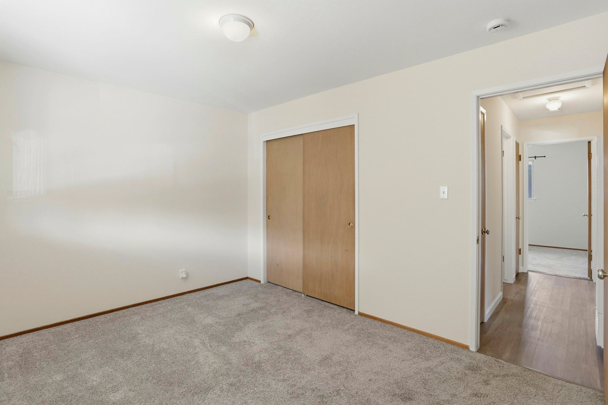 Building Photo - 2105 Royal Dr