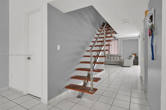 Building Photo - 9177 Fontainebleau Blvd