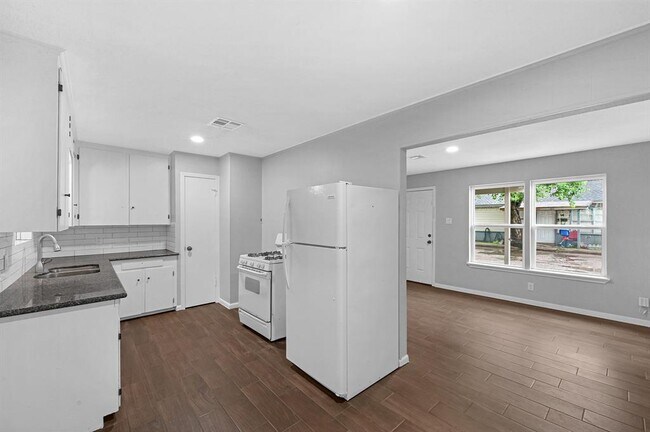 Building Photo - 1925 Ojeman Rd