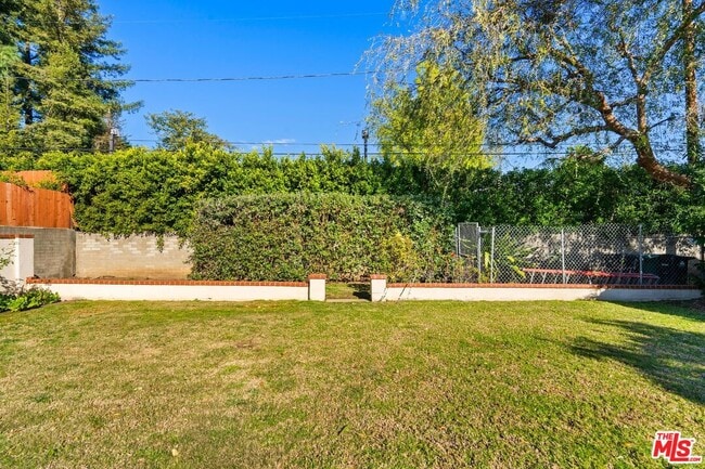 Building Photo - 17117 Weddington St