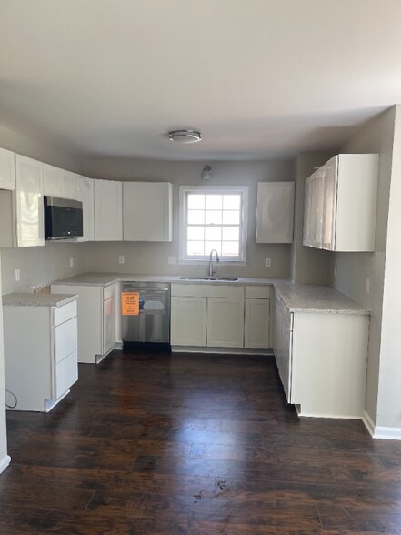 Building Photo - 2131 Hamstead Ct