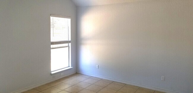 Building Photo - 4712 Oxford Dr