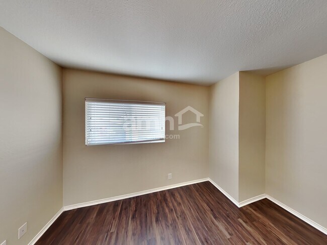 Building Photo - 24707 Hickory Meadow