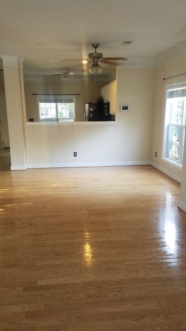 Building Photo - Lovely Townhome in Southeast Columbia