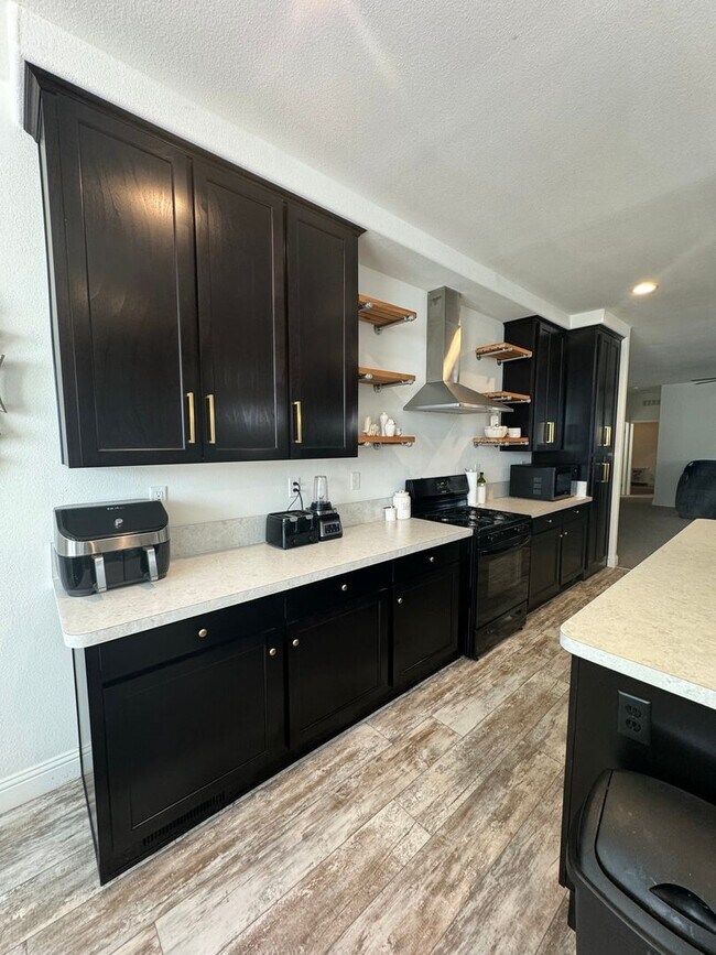 Building Photo - Ranch Style Home Here In the Heart of Perris