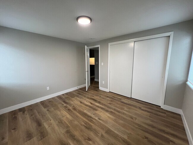 Building Photo - Mathews634 (KC-DT)