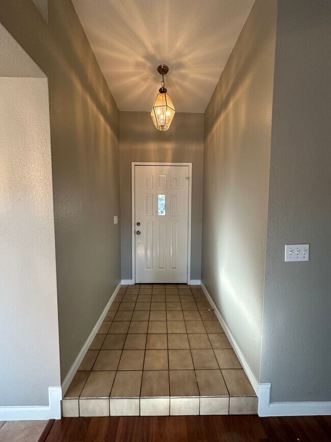 Building Photo - No Deposit