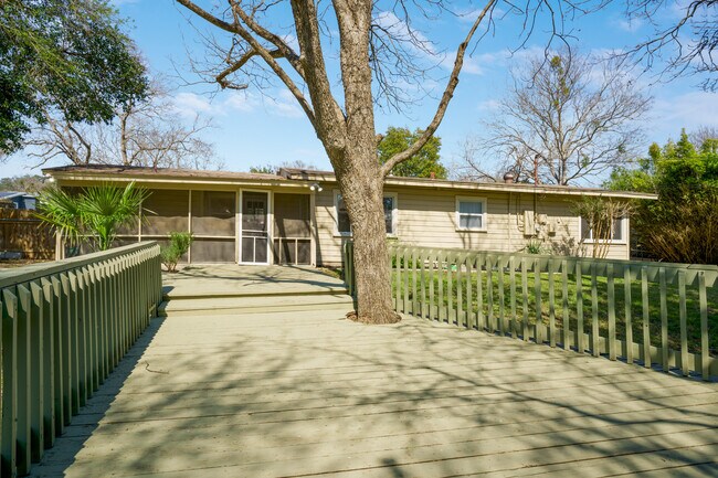 Building Photo - 336 Tuttle Rd