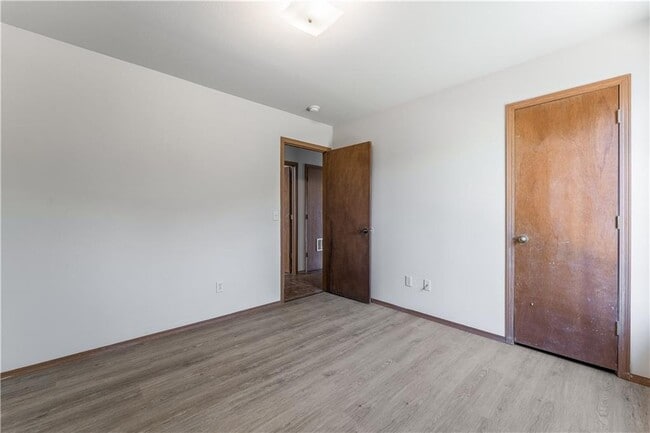 Building Photo - 322 E Southern Trace Dr