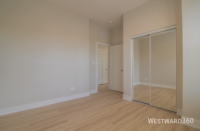 Building Photo - 1546 N Homan-3
