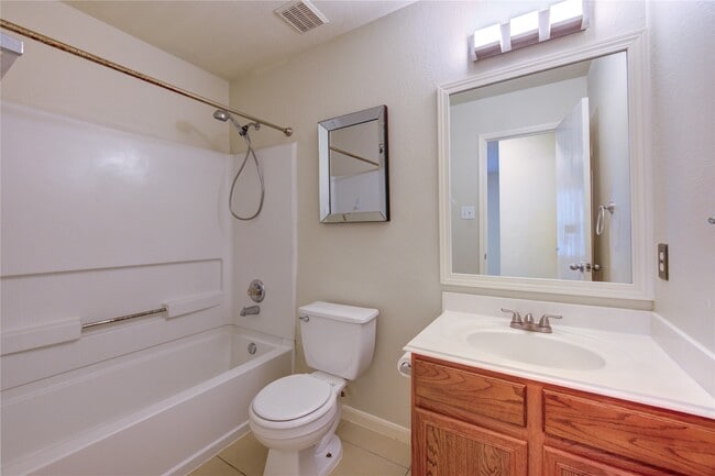 Building Photo - 15518 Miller House Ln