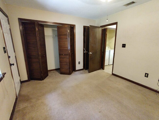 Building Photo - 1105 Ocala Rd