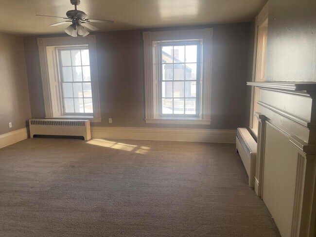 Building Photo - 166 Hudson Ave