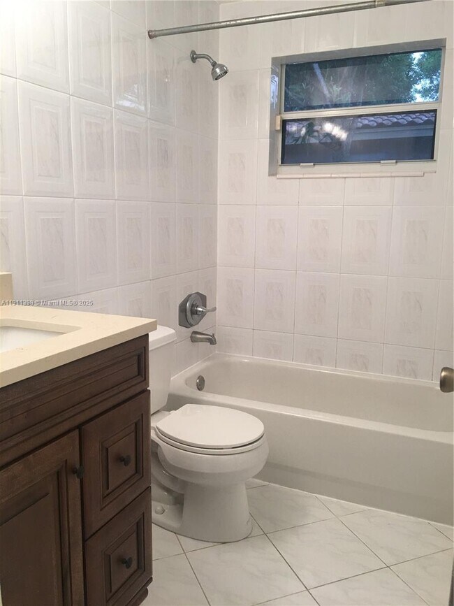 Building Photo - 5706 NE 17th Terrace