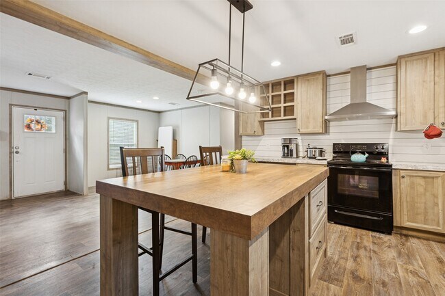 Building Photo - 146 Marina Dr