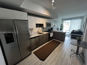 Building Photo - 321 NE 26th St