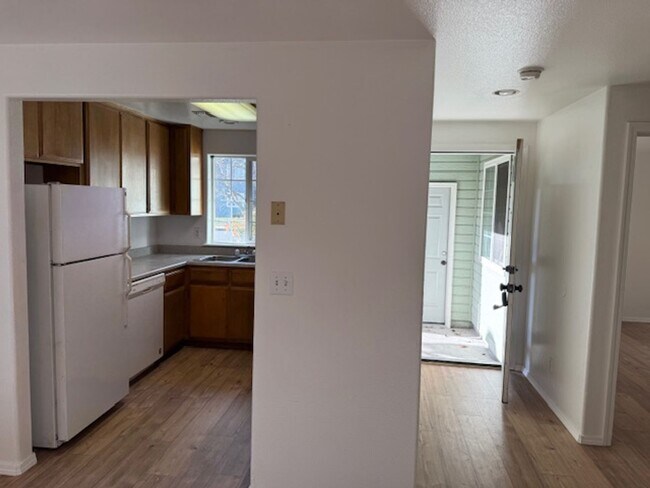 Building Photo - 572-574 COUNTRYSIDE