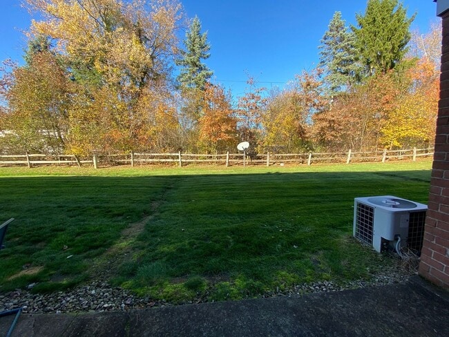 Building Photo - Wonderful 2 Bedroom Townhouse in Zelienopl...