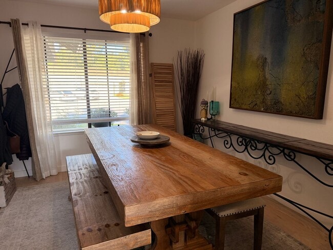 Building Photo - Updated Amalfi model with great patio too