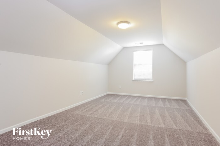 Building Photo - 901 Birchcrest Wy